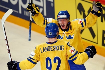 Сборная Швеции выиграла ЧМ по хоккею. gribbet.   Самым ценным игроком турнира был признан Йоси. В символическую сборную чемпионата мира вошли шведский вратарь Йонас Эн