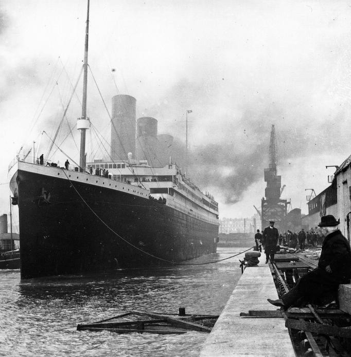 «Титаник» как затонул? Крушение «Титаника». терминатар 564. ХХ век стал столетием технического прогресса. Небоскребы, машины, кино - все развивалось со сверхъестественной скоростью