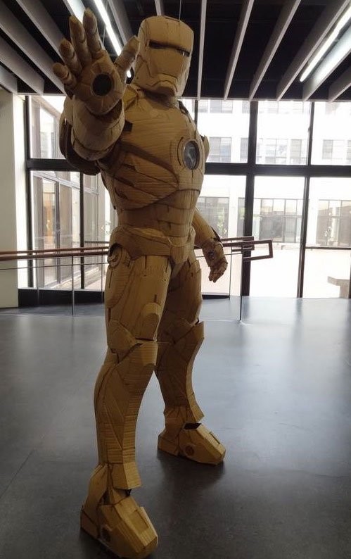 Железный человек своими руками. Duns. 20-летний студент из Тайваня Kai-Xiang Xhong воссоздал знаменитый образ Тони Старка, а именно костюм Железного человека.