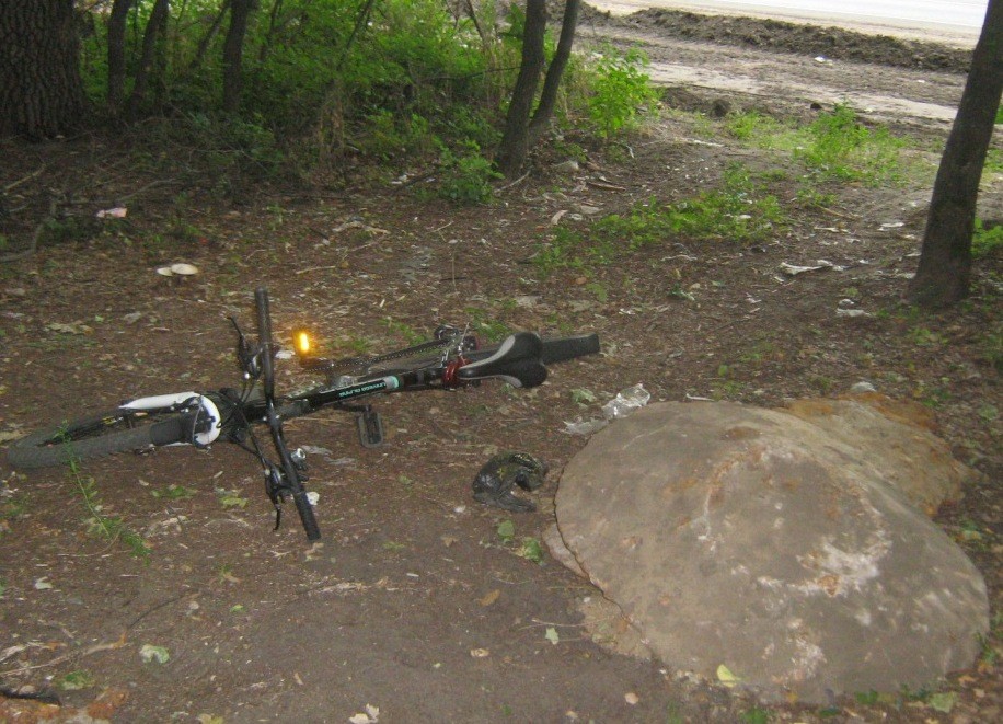 На велосипеде в Рамонь, или история про дождь НЛО и замок. an0nym0us